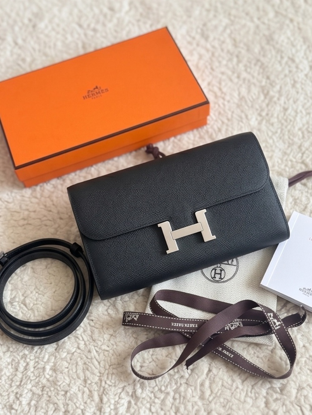 Hermès Constance To Go 
Wallet on Chain in Black